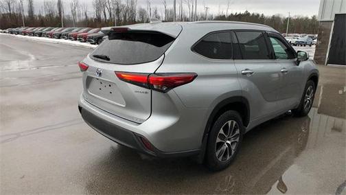 2022 Toyota Highlander Hybrid XLE