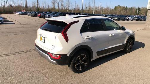 Snow White Pearl 2025 Kia Niro EX