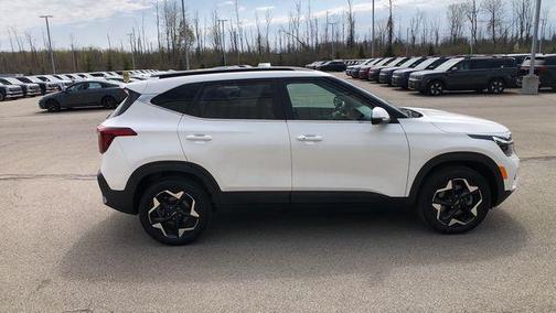 Snow White Pearl 2025 Kia Seltos EX