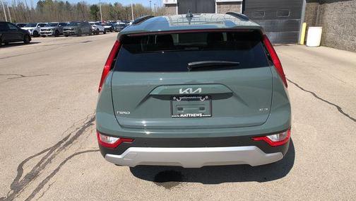 Cityscape Green 2025 Kia Niro EX