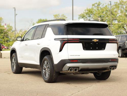 Summit White 2026 Chevrolet Traverse LT