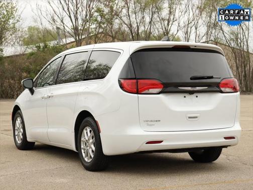 2022 Chrysler Voyager LX