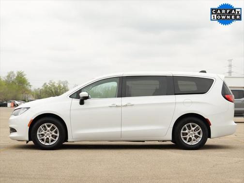 2022 Chrysler Voyager LX