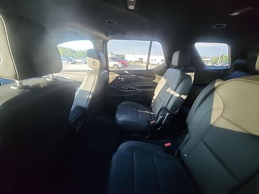 Silver Sage Metallic 2023 Chevrolet Traverse LT Leather