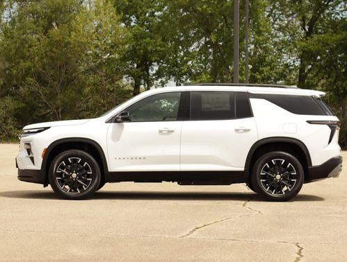 Summit White 2026 Chevrolet Traverse LT