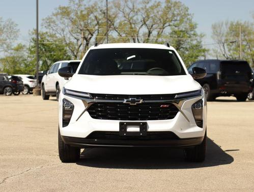 Summit White 2026 Chevrolet Trax FWD 2RS