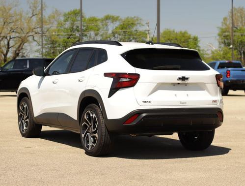 Summit White 2026 Chevrolet Trax FWD 2RS