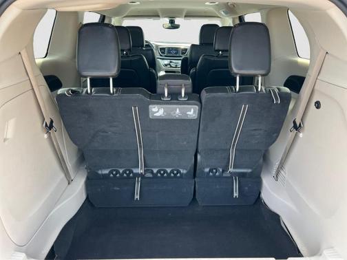 2020 Chrysler Voyager LXI