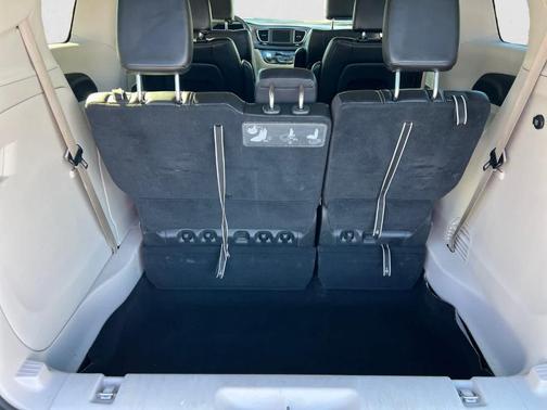 2020 Chrysler Voyager LXI