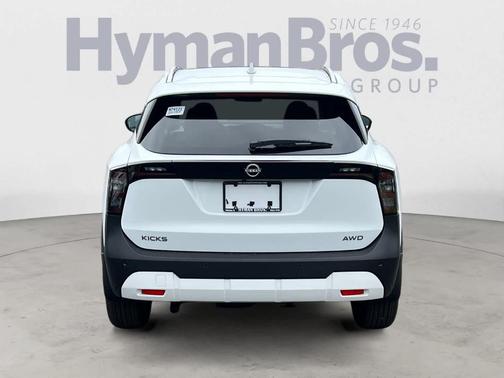 2025 Nissan Kicks SV