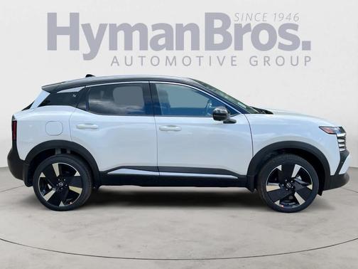 2t Wht Blk Roof 2026 Nissan Kicks SR