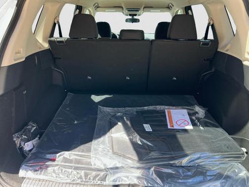 Everest White P 2026 Nissan Rogue SV