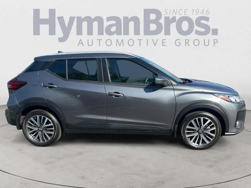 2022 Nissan Kicks SV
