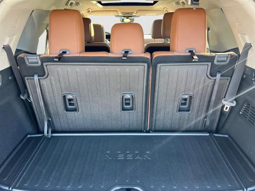 2025 Nissan Pathfinder Platinum