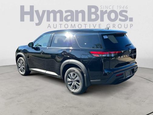 2025 Nissan Pathfinder S