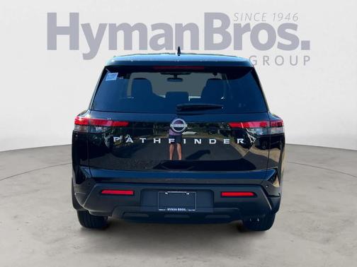 2025 Nissan Pathfinder S