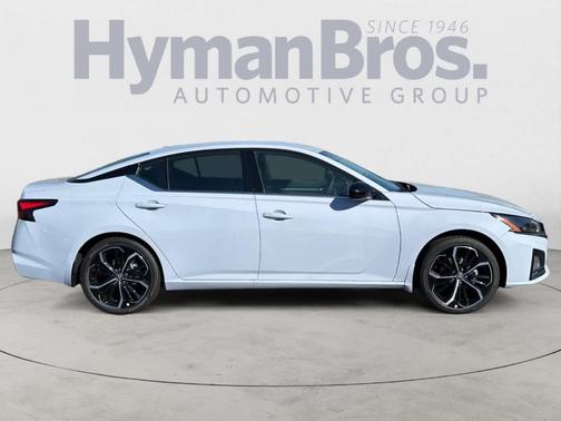 2025 Nissan Altima SR