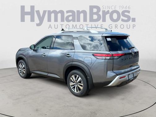 2025 Nissan Pathfinder SL