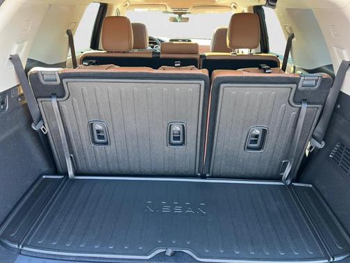 2025 Nissan Pathfinder Platinum