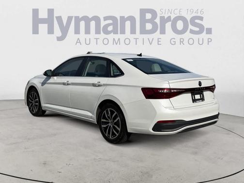 Opal White Pearl Effect 2025 Volkswagen Jetta 1.5T SE