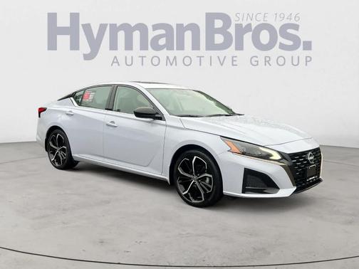 2025 Nissan Altima SR