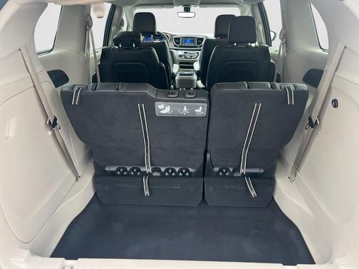 2018 Chrysler Pacifica Touring-L