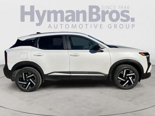 Aspen White Tri 2026 Nissan Kicks SV