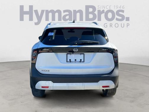 Aspen White Tri 2026 Nissan Kicks SV
