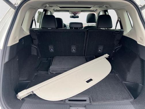 White 2023 Nissan Rogue SL