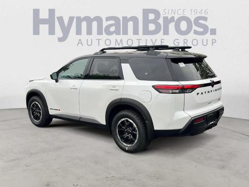 White / Black 2026 Nissan Pathfinder Rock Creek