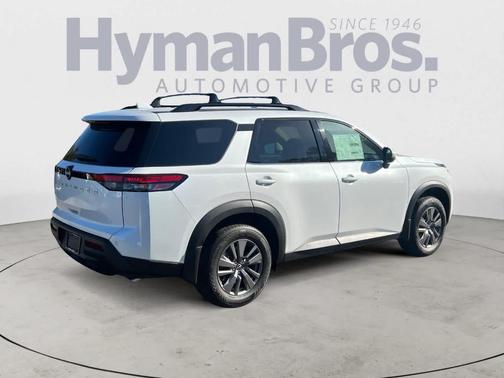 2025 Nissan Pathfinder SV