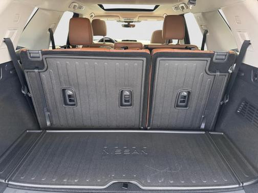 2025 Nissan Pathfinder Platinum