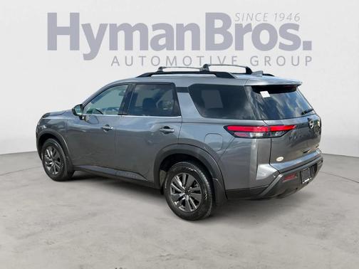 2022 Nissan Pathfinder SV