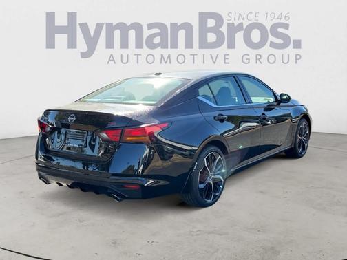 2025 Nissan Altima SR