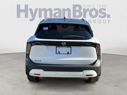2t Wht Blk Roof 2026 Nissan Kicks SV
