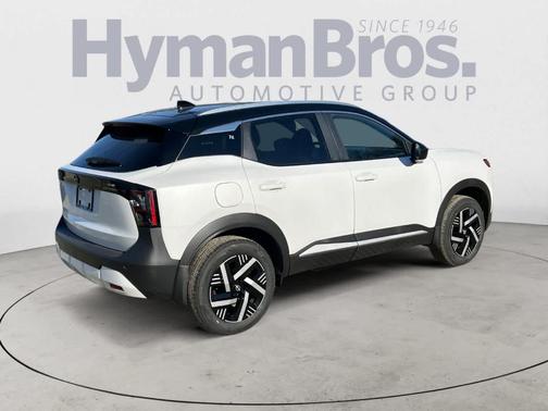 2t Wht Blk Roof 2026 Nissan Kicks SV