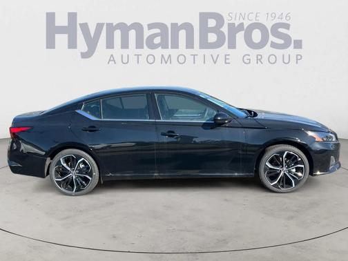 2025 Nissan Altima SR