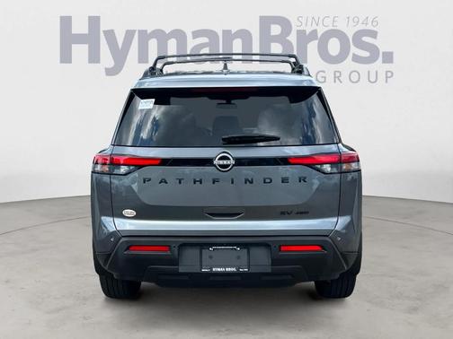 2022 Nissan Pathfinder SV