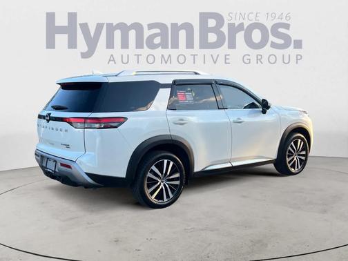 2023 Nissan Pathfinder Platinum