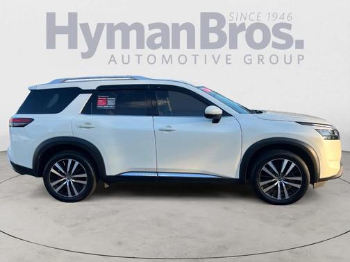 2023 Nissan Pathfinder Platinum