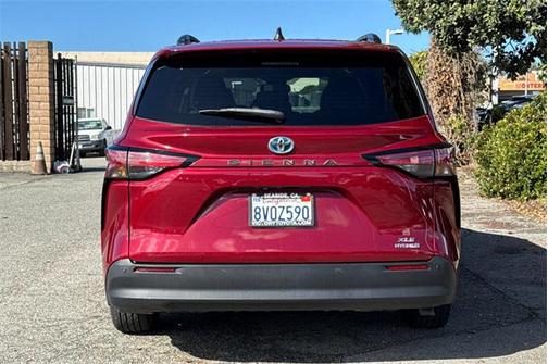 2021 Toyota Sienna XLE 8 Passenger
