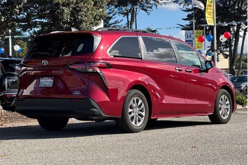 2021 Toyota Sienna XLE 8 Passenger