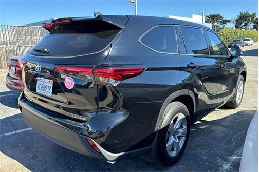 2022 Toyota Highlander LE