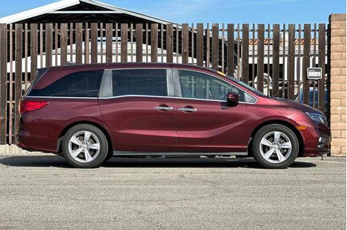 Deep Scarlet Pearl 2019 Honda Odyssey EX-L