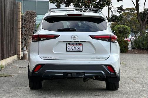 Pear 2025 Toyota Highlander Limited