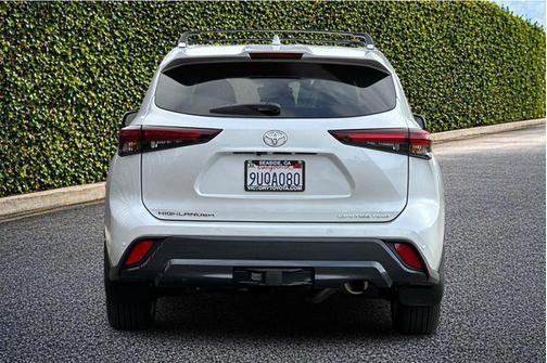 Pear 2025 Toyota Highlander Limited