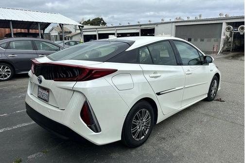 Blizzard Pearl 2017 Toyota Prius Prime Advanced