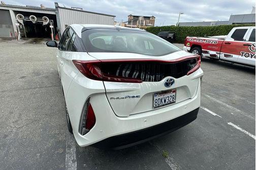 Blizzard Pearl 2017 Toyota Prius Prime Advanced