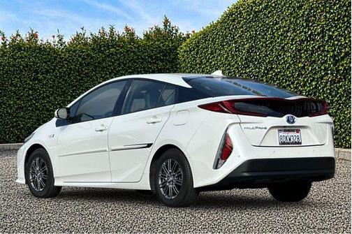 Blizzard Pearl 2017 Toyota Prius Prime Advanced