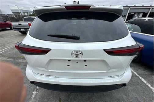 2024 Toyota Highlander 